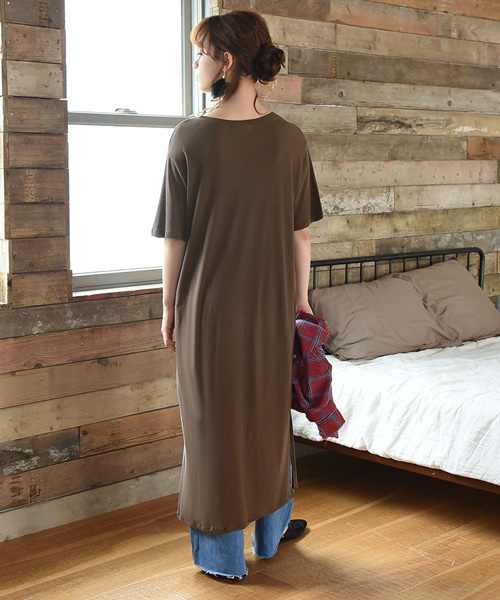 Luz Llena（ラズレナ）の「[綿100%]フロントツイスト・Tシャツワンピース（ワンピース・レディース・ブラウン/ブラック・MEDIUM）」の4枚目の写真