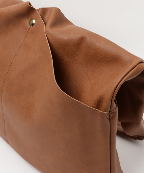 LBC（エルビーシー）の「一枚革風ザックリトートバック      （トートバッグ・レディース・ブラック/マスタード/ライトブラウン/ベージュ/ミント・FREE）」の8枚目の写真