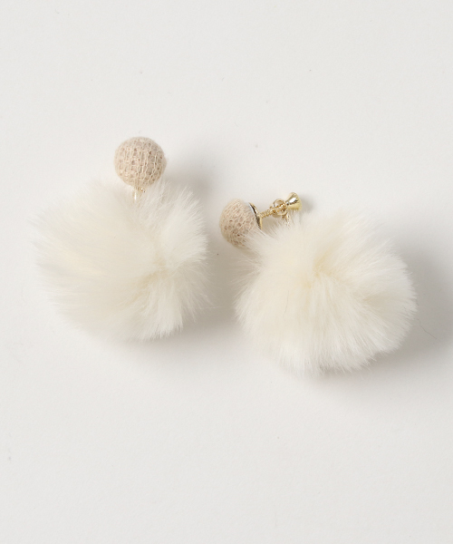 AMERICAN HOLIC（アメリカンホリック）の「ファーイヤリング（イヤリング・レディース・グレー/ブラック/ベージュ・FREE）」の3枚目の写真