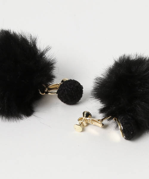 AMERICAN HOLIC（アメリカンホリック）の「ファーイヤリング（イヤリング・レディース・グレー/ブラック/ベージュ・FREE）」の4枚目の写真