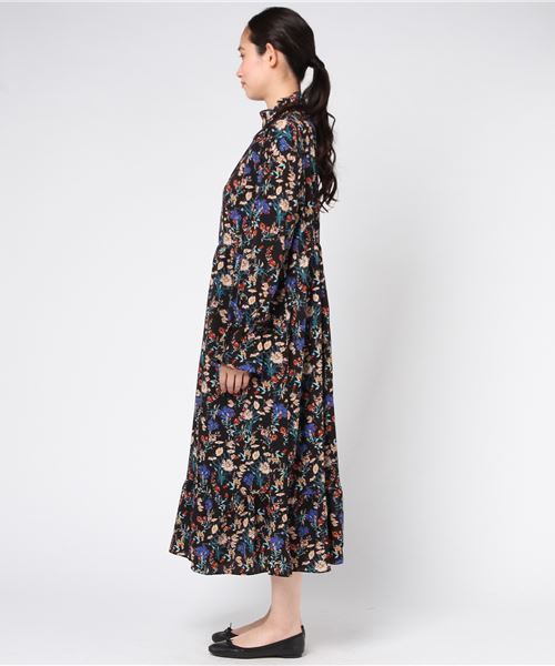 MERLOT（メルロー）の「フリルボトルネックフラワー柄ワンピース1378（ワンピース・レディース・ホワイト/ブラック/ブルーグリーン・FREE）」の5枚目の写真