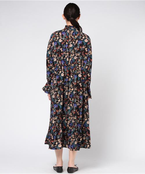 MERLOT（メルロー）の「フリルボトルネックフラワー柄ワンピース1378（ワンピース・レディース・ホワイト/ブラック/ブルーグリーン・FREE）」の9枚目の写真