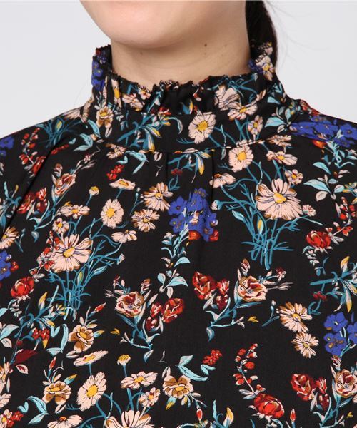 MERLOT（メルロー）の「フリルボトルネックフラワー柄ワンピース1378（ワンピース・レディース・ホワイト/ブラック/ブルーグリーン・FREE）」の8枚目の写真