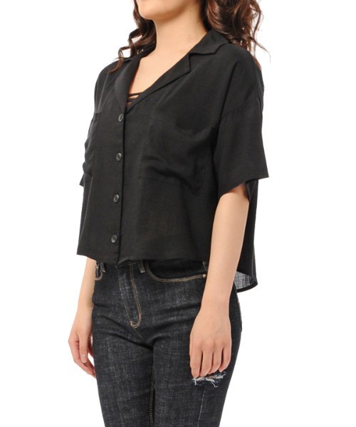 EGOIST（エゴイスト）の「ショート丈オープンカラーシャツ（シャツ/ブラウス・レディース・ブラック/ホワイト/オレンジ・FREE）」の6枚目の写真