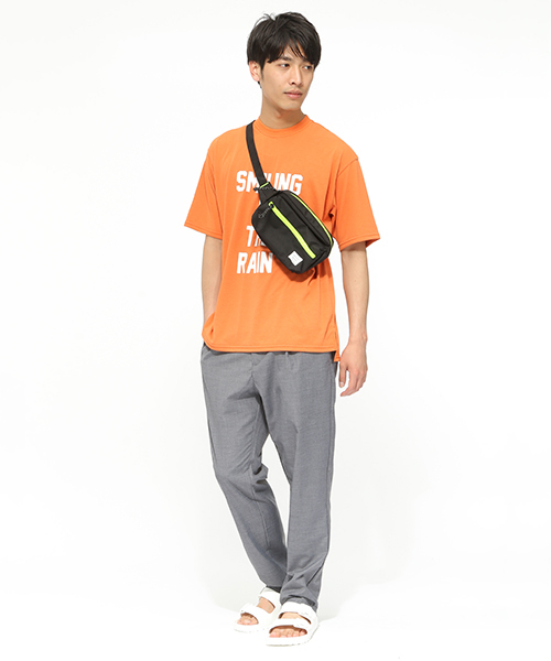 LAKOLE（ラコレ）の「【吸水速乾】スマイルプリントBIG-Tシャツ / LAKOLE（Tシャツ/カットソー・メンズ・ホワイト/ベージュ/オレンジ・MEDIUM/LARGE）」の4枚目の写真