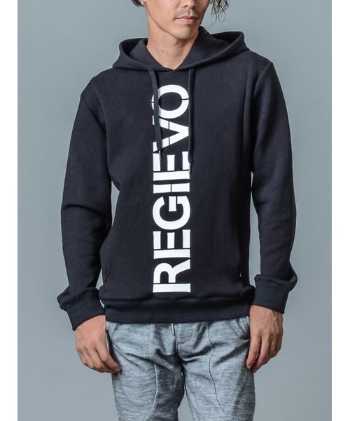 REGIEVO(レジエボ)の「【REGIEVO】REGIEVOロゴプリントプルパーカー(スウェット・メンズ・ブラック/グレー/オフホワイト・MEDIUM/LARGE/X-LARGE)」の3枚目の写真