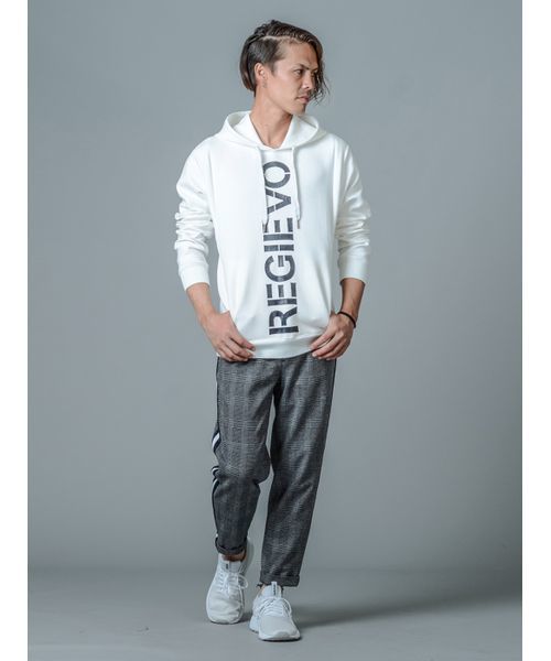 REGIEVO(レジエボ)の「【REGIEVO】REGIEVOロゴプリントプルパーカー(スウェット・メンズ・ブラック/グレー/オフホワイト・MEDIUM/LARGE/X-LARGE)」の4枚目の写真