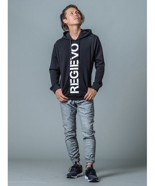 REGIEVO(レジエボ)の「【REGIEVO】REGIEVOロゴプリントプルパーカー(スウェット・メンズ・ブラック/グレー/オフホワイト・MEDIUM/LARGE/X-LARGE)」の15枚目の写真