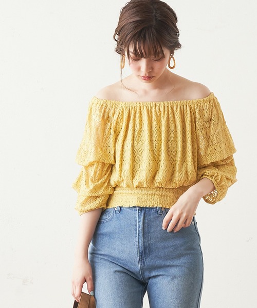 natural couture(ナチュラルクチュール)の「レースシャーリングショートブラウス(シャツ/ブラウス)」|イエロー
