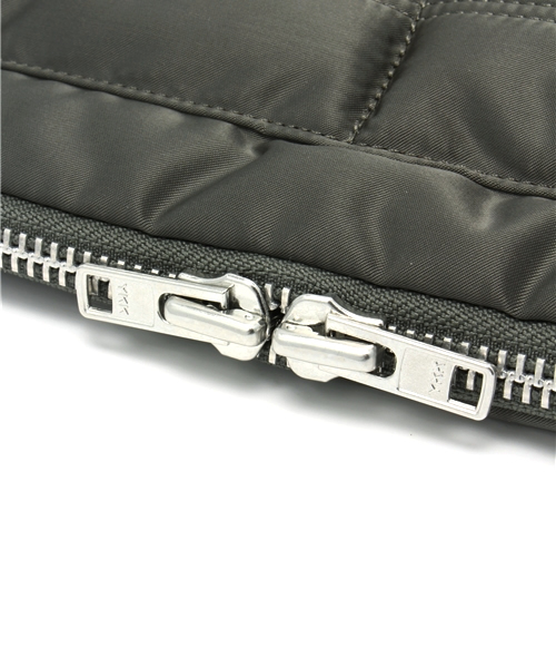 BEAMS（ビームス）の「PORTER / TANKER 30th DOCUMENT CASE（クラッチバッグ・メンズ・グレー・ONE SIZE）」の8枚目の写真