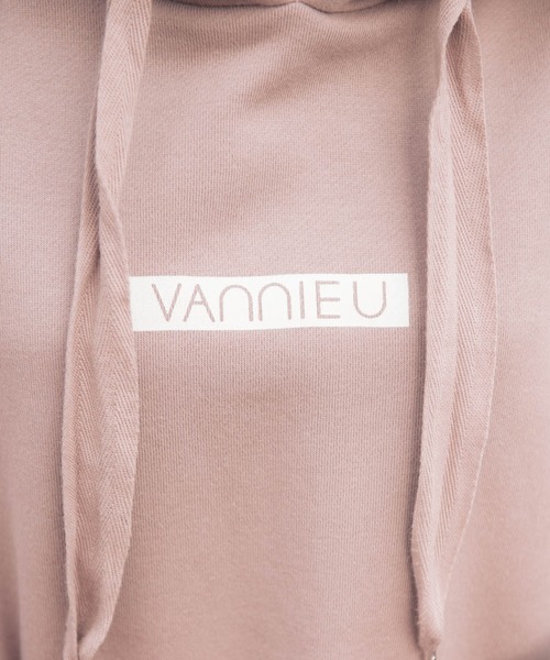 VANNIE U（ヴァニーユー）の「たぽ袖ロゴアシメパーカー（パーカー・レディース・チャコールグレー/モカ/ナチュラル・FREE）」の15枚目の写真