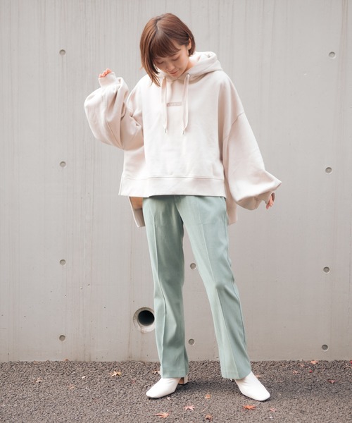 VANNIE U（ヴァニーユー）の「たぽ袖ロゴアシメパーカー（パーカー・レディース・チャコールグレー/モカ/ナチュラル・FREE）」の9枚目の写真