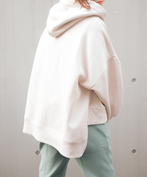 VANNIE U（ヴァニーユー）の「たぽ袖ロゴアシメパーカー（パーカー・レディース・チャコールグレー/モカ/ナチュラル・FREE）」の11枚目の写真