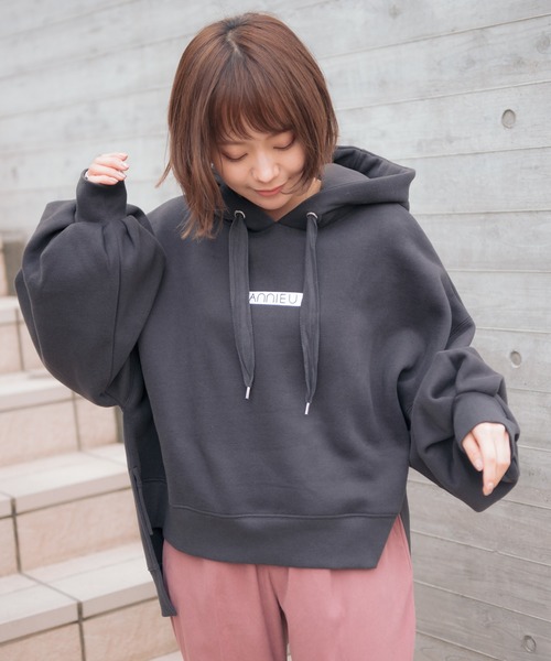 VANNIE U（ヴァニーユー）の「たぽ袖ロゴアシメパーカー（パーカー・レディース・チャコールグレー/モカ/ナチュラル・FREE）」の22枚目の写真