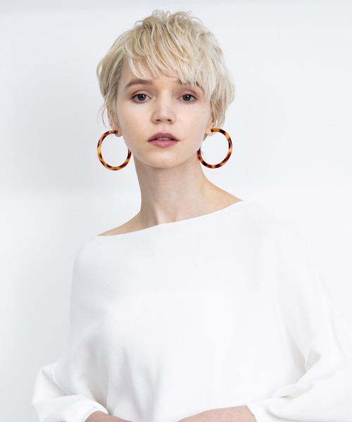 DouDou(ドゥドゥ)の「ベッコウサークルピアス(ピアス(両耳用)・レディース・ブラウン・FREE)」の1枚目の写真