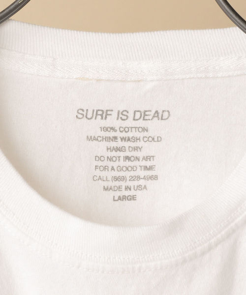 SURF IS DEAD（サーフ イズ デッド）の「SURF IS DEAD: UNDER THE SEA Tシャツ（Tシャツ/カットソー・メンズ・ホワイト・MEDIUM/LARGE）」の3枚目の写真
