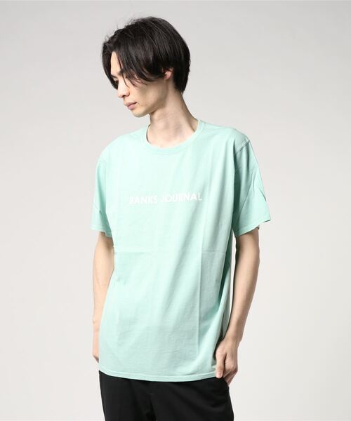 BANKS（バンクス）の「ATS0307 / BANKS （バンクス）胸ブランドロゴ ユニセックスサイジング リラクシングシルエット 半袖プリントTシャツカットソー（Tシャツ/カットソー・メンズ・ブラウン系その他/レッド系その他/スモークピンク/ライトグリーン・X-LARGE/LARGE/SMALL）」の4枚目の写真
