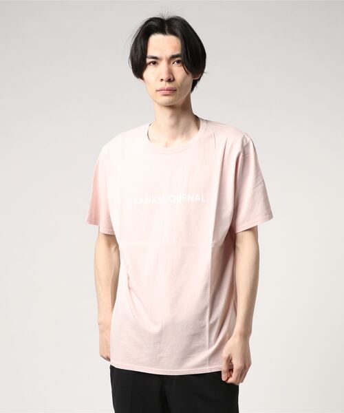 BANKS（バンクス）の「ATS0307 / BANKS （バンクス）胸ブランドロゴ ユニセックスサイジング リラクシングシルエット 半袖プリントTシャツカットソー（Tシャツ/カットソー・メンズ・ブラウン系その他/レッド系その他/スモークピンク/ライトグリーン・X-LARGE/LARGE/SMALL）」の3枚目の写真