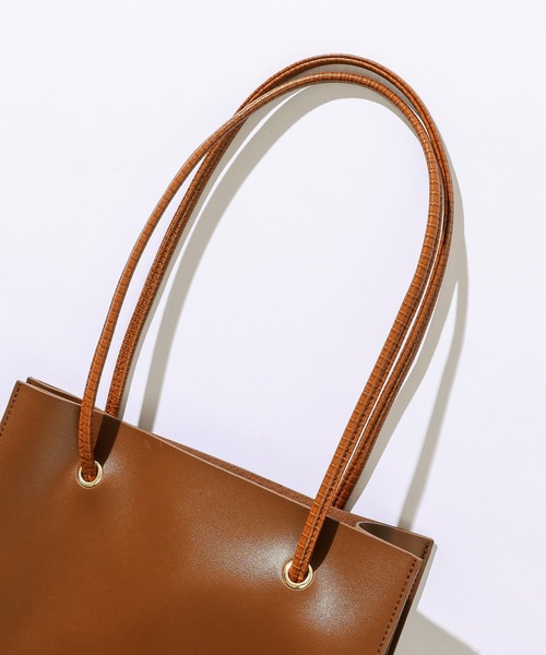 natural couture(ナチュラルクチュール)の「チェーンポシェット付きトート(トートバッグ・レディース・ブラック/ブラウン/オフホワイト・FREE)」の7枚目の写真