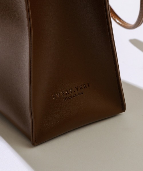 natural couture(ナチュラルクチュール)の「チェーンポシェット付きトート(トートバッグ・レディース・ブラック/ブラウン/オフホワイト・FREE)」の9枚目の写真