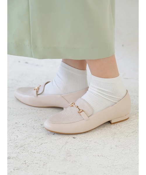 ORiental TRaffic（オリエンタルトラフィック）の「ORiental TRaffic ビットローファー ＊（ローファー・レディース・ブラック/ベージュ/アイボリー・SMALL/MEDIUM/LARGE）」の5枚目の写真