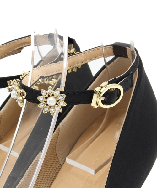 laboratory work（ラボラトリーワーク）の「ビジューモチーフサテン　パンプス【結婚式】（パンプス・レディース・ブラック/ベージュ/ブラック系その他/ネイビー・MEDIUM/LARGE/SMALL）」の9枚目の写真