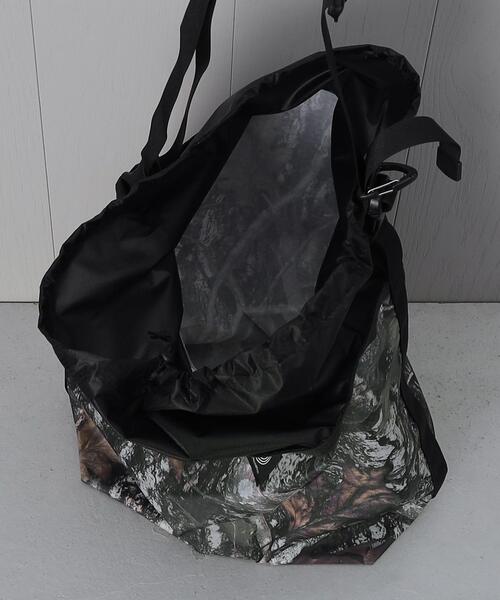 koti BEAUTY&YOUTH（コティ ビューティアンドユース）の「＜HALF TRACK PRODUCTS × koti＞CARMENO BAG REAL TREE PRINT/バッグ（ショルダーバッグ・メンズ・その他1・FREE）」の3枚目の写真