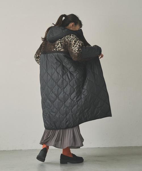 audrey and john wad（オードリーアンドジョンワッド）の「【Audrey and John Wad】ボア×中綿キルトフード付ロングコート（その他アウター・レディース・ブラック/ダークブラウン/ブラウン/グレイッシュベージュ・S/M）」の7枚目の写真