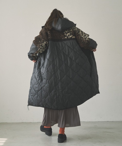 audrey and john wad（オードリーアンドジョンワッド）の「【Audrey and John Wad】ボア×中綿キルトフード付ロングコート（その他アウター・レディース・ブラック/ダークブラウン/ブラウン/グレイッシュベージュ・S/M）」の8枚目の写真