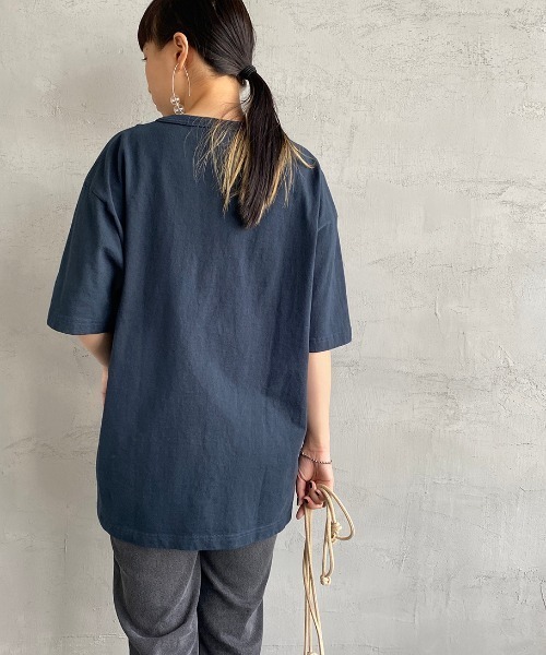 Champion（チャンピオン）の「[Champion/チャンピオン] YALE カレッジロゴプリントTシャツ（Tシャツ/カットソー・レディース・ホワイト/ネイビー・S/M/L）」の12枚目の写真