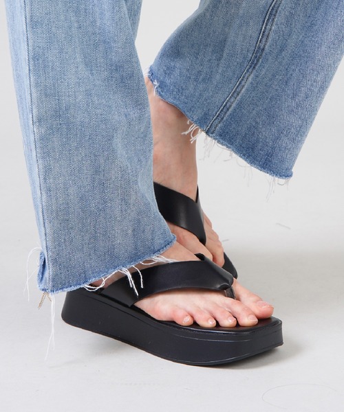 SPINNS（スピンズ）の「フェイクレザートング厚底サンダル（サンダル・レディース・ブラック/ブラウン/ゼブラ・S/M/L）」の22枚目の写真