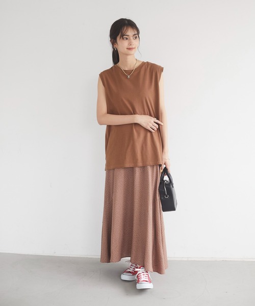 CRAFT STANDARD BOUTIQUE（クラフトスタンダードブティック）の「スリーブレスプルオーバー　＊（Tシャツ/カットソー・レディース・チャコールグレー/ブラウン/オフホワイト/ブルー・FREE）」の9枚目の写真