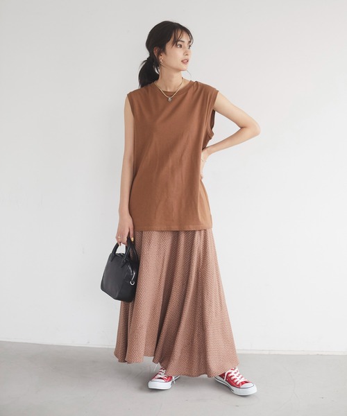 CRAFT STANDARD BOUTIQUE（クラフトスタンダードブティック）の「スリーブレスプルオーバー　＊（Tシャツ/カットソー・レディース・チャコールグレー/ブラウン/オフホワイト/ブルー・FREE）」の10枚目の写真