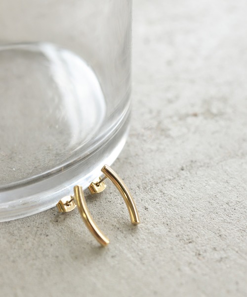 Shaesby カーブデザイン ピアス(両耳用)