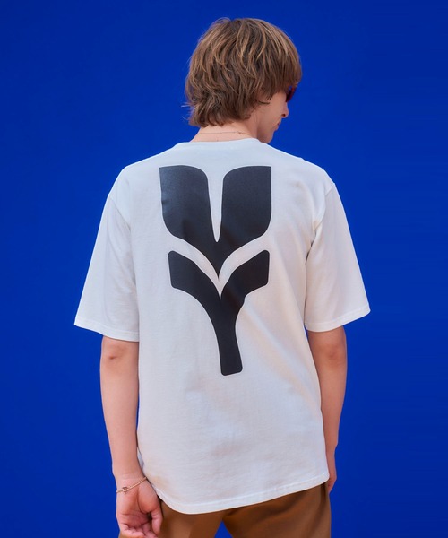 UNITED TOKYO（ユナイテッドトウキョウ）の「Graphic TEE（basic size)（Tシャツ/カットソー・メンズ・ホワイト/ブラック/アイボリー/その他/モスグリーン/ライトブラウン/ブラック×ブラック/ホワイト系その他/ブラック系その他2/ホワイト×ホワイト・1/2）」の5枚目の写真