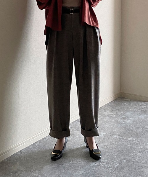 NICOLE CLUB（ニコル　クラブ）の「【NICOLE CLUB】配色ベルト付きタックパンツ（その他パンツ・レディース・ブラック/ベージュ/グレー系その他/ブラウン系その他・MEDIUM）」の4枚目の写真