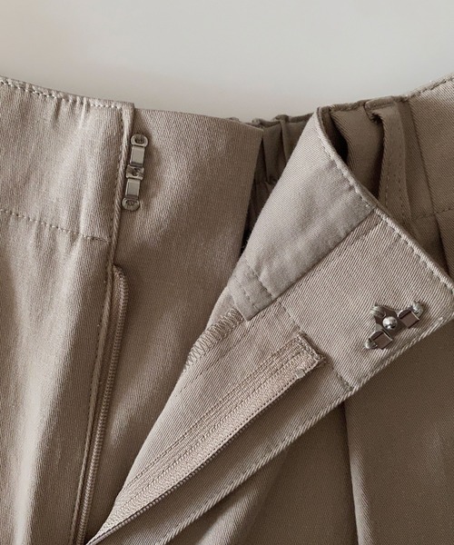 NICOLE CLUB（ニコル　クラブ）の「【NICOLE CLUB】配色ベルト付きタックパンツ（その他パンツ・レディース・ブラック/ベージュ/グレー系その他/ブラウン系その他・MEDIUM）」の22枚目の写真