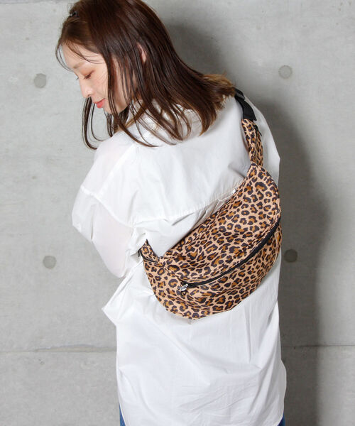 FREDY&GLOSTER（フレディアンドグロスター）の「【KELTY/ケルティ】DPミニファニーバッグ Leo（ショルダーバッグ・レディース・ベージュ系その他・FREE）」の2枚目の写真