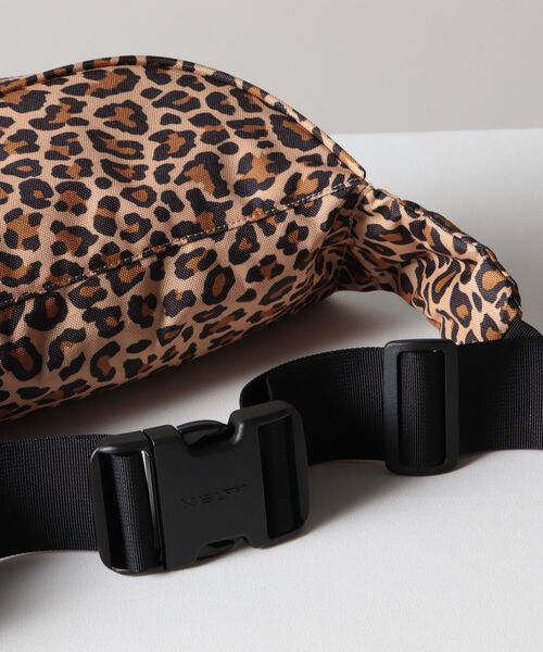 FREDY&GLOSTER（フレディアンドグロスター）の「【KELTY/ケルティ】DPミニファニーバッグ Leo（ショルダーバッグ・レディース・ベージュ系その他・FREE）」の8枚目の写真