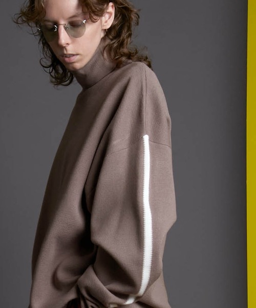 ENDER PRODUCTS（エンダープロダクツ）の「オーバーサイズ ミラノリブ ラインスリーブ タートルネックニット 【ENDER PRODUCTS/エンダープロダクツ】（ニット/セーター・メンズ・ホワイト/ブラック/グレイッシュベージュ/ベージュ系その他/オレンジ・M/L）」の4枚目の写真