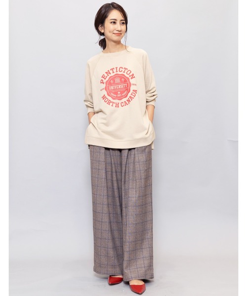 mili an deni（ミリアンデニ）の「カレッジロゴサイドスリットスウェットPO（スウェット・レディース・チャコールグレー/ベージュ/グリーン/モカ・M/L）」の15枚目の写真