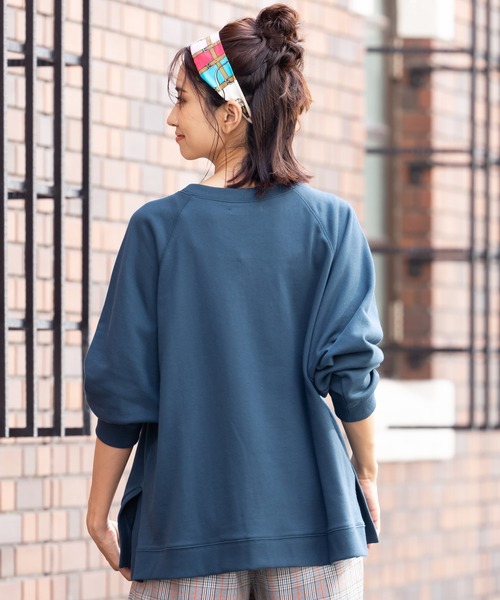 mili an deni（ミリアンデニ）の「カレッジロゴサイドスリットスウェットPO（スウェット・レディース・チャコールグレー/ベージュ/グリーン/モカ・M/L）」の18枚目の写真