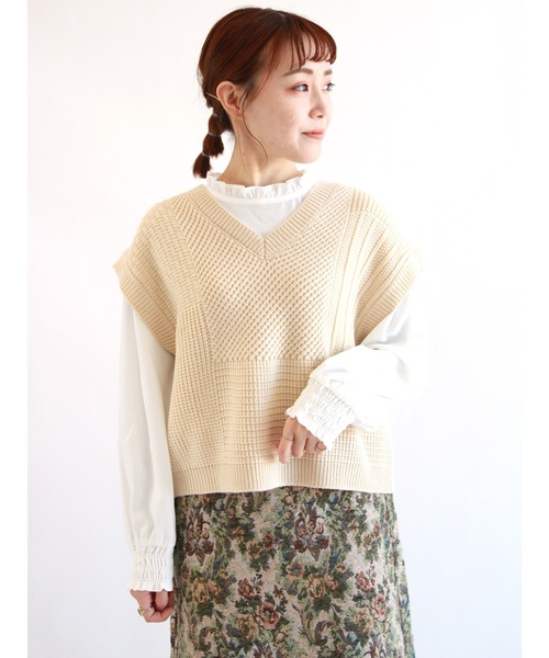 ehka sopo（エヘカソポ）の「地柄編みパッチワークニットベスト（ベスト・レディース・モカ/チャコール/キナリ・ﾌﾘ-）」の2枚目の写真