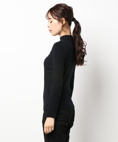 COLONY 2139(コロニートゥーワンスリーナイン)の「リサイクルポリPBTニット(ハイネック)(ニット/セーター・レディース・アイボリー/グリーン/ブラック/ブルー/グレー/ピンク・MEDIUM/LARGE)」の8枚目の写真