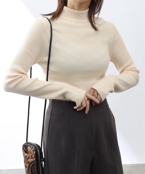 COLONY 2139(コロニートゥーワンスリーナイン)の「リサイクルポリPBTニット(ハイネック)(ニット/セーター・レディース・アイボリー/グリーン/ブラック/ブルー/グレー/ピンク・MEDIUM/LARGE)」の20枚目の写真