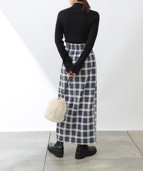 COLONY 2139(コロニートゥーワンスリーナイン)の「リサイクルポリPBTニット(ハイネック)(ニット/セーター・レディース・アイボリー/グリーン/ブラック/ブルー/グレー/ピンク・MEDIUM/LARGE)」の11枚目の写真