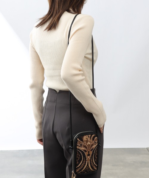 COLONY 2139(コロニートゥーワンスリーナイン)の「リサイクルポリPBTニット(ハイネック)(ニット/セーター・レディース・アイボリー/グリーン/ブラック/ブルー/グレー/ピンク・MEDIUM/LARGE)」の21枚目の写真