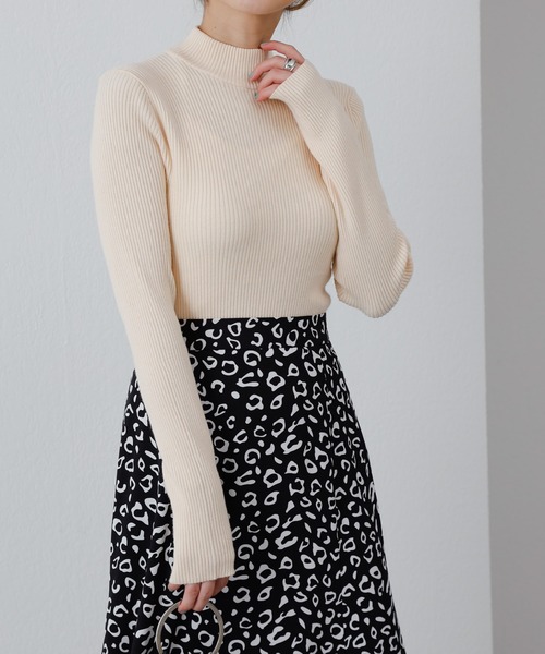 COLONY 2139(コロニートゥーワンスリーナイン)の「リサイクルポリPBTニット(ハイネック)(ニット/セーター・レディース・アイボリー/グリーン/ブラック/ブルー/グレー/ピンク・MEDIUM/LARGE)」の15枚目の写真