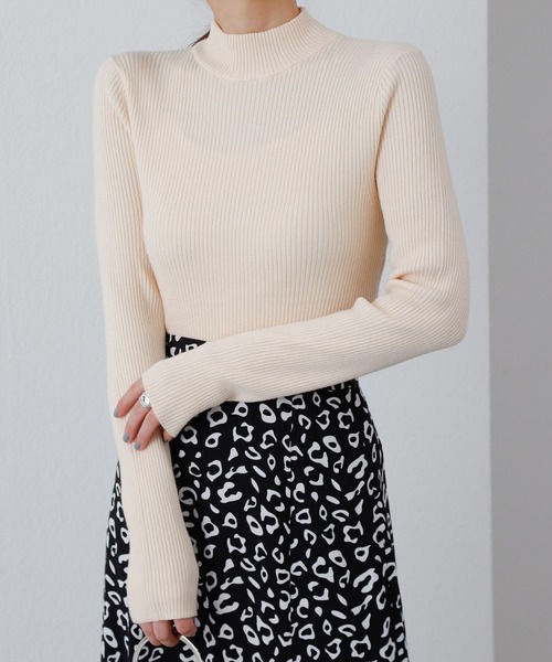 COLONY 2139(コロニートゥーワンスリーナイン)の「リサイクルポリPBTニット(ハイネック)(ニット/セーター・レディース・アイボリー/グリーン/ブラック/ブルー/グレー/ピンク・MEDIUM/LARGE)」の16枚目の写真