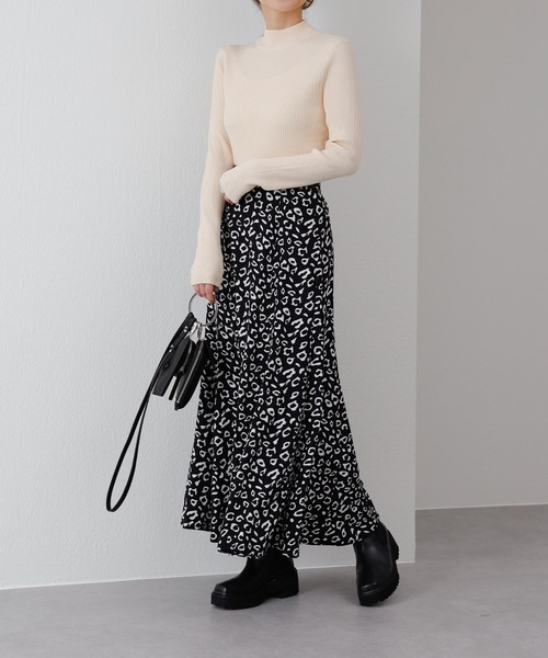 COLONY 2139(コロニートゥーワンスリーナイン)の「リサイクルポリPBTニット(ハイネック)(ニット/セーター・レディース・アイボリー/グリーン/ブラック/ブルー/グレー/ピンク・MEDIUM/LARGE)」の17枚目の写真